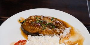 Pan- fried mackerel with tamarind sauce