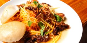 Papaya salad with shrimps and pork