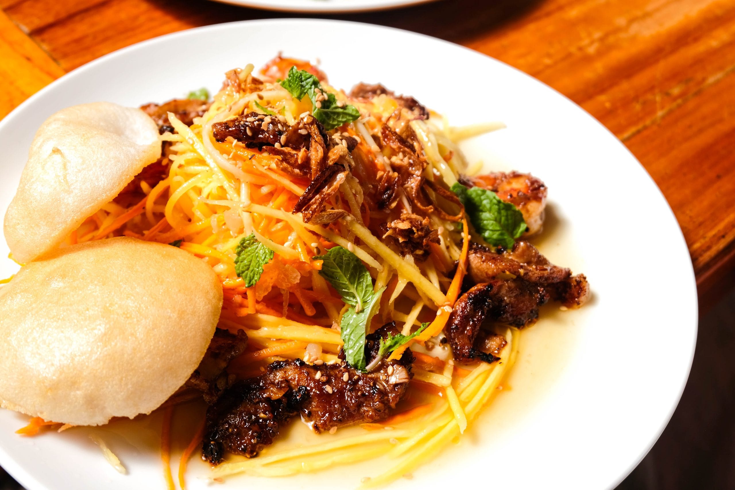 Papaya salad with shrimps and pork