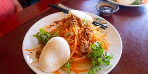 Mango salad with chicken