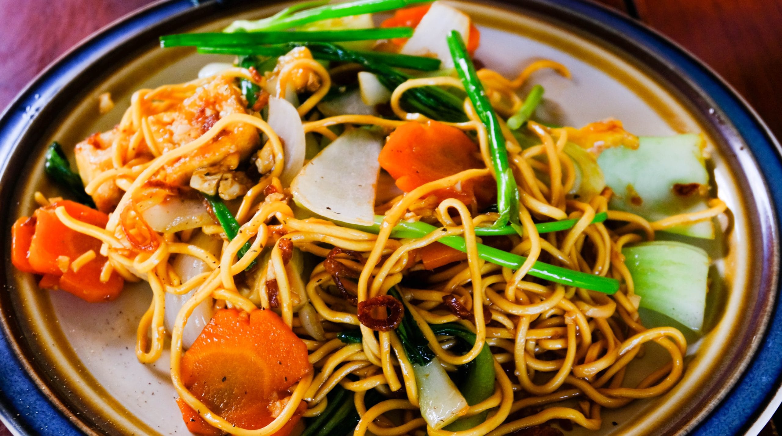 Stir- fried noodles with tofu