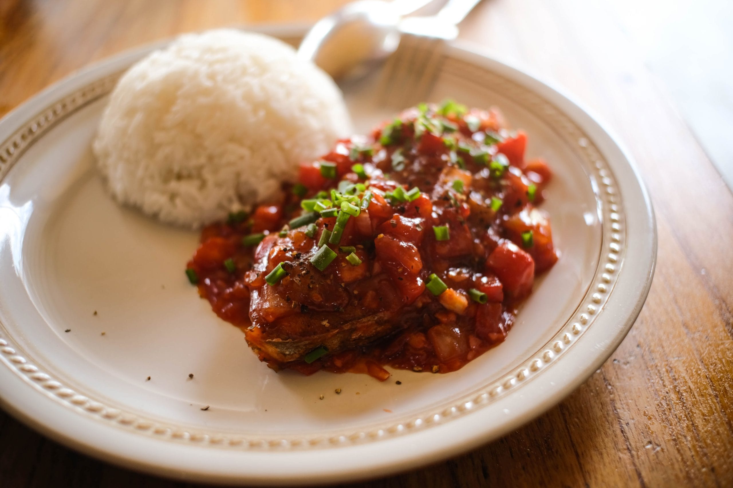Pan- fried mackerel with tomato sauce