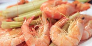 Steamed shrimps with lemon grass