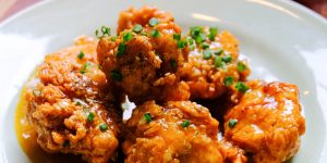 Crispy chicken with orange and honey sauce