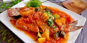 Whole fish with tomato sauce ( Promfet)